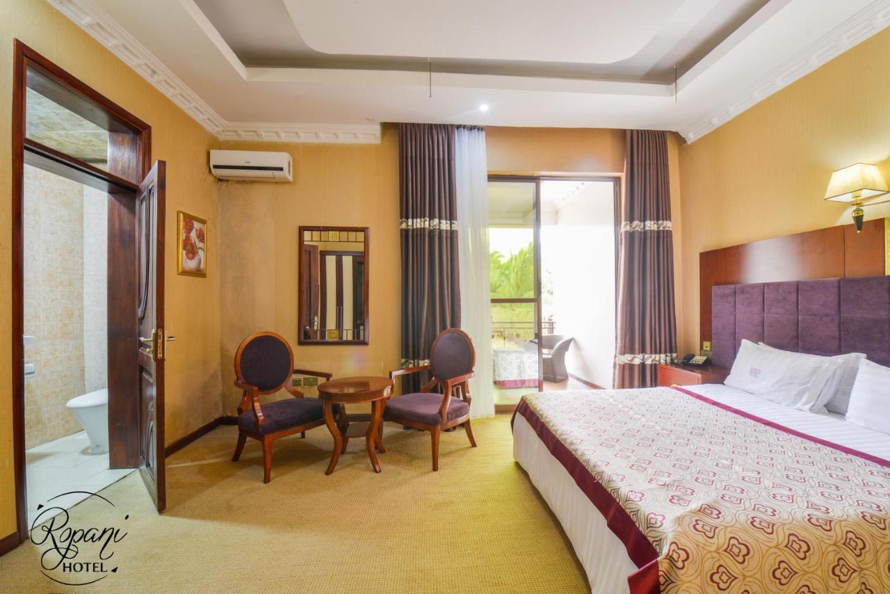 Ropani Hotel Kitende Экстерьер фото