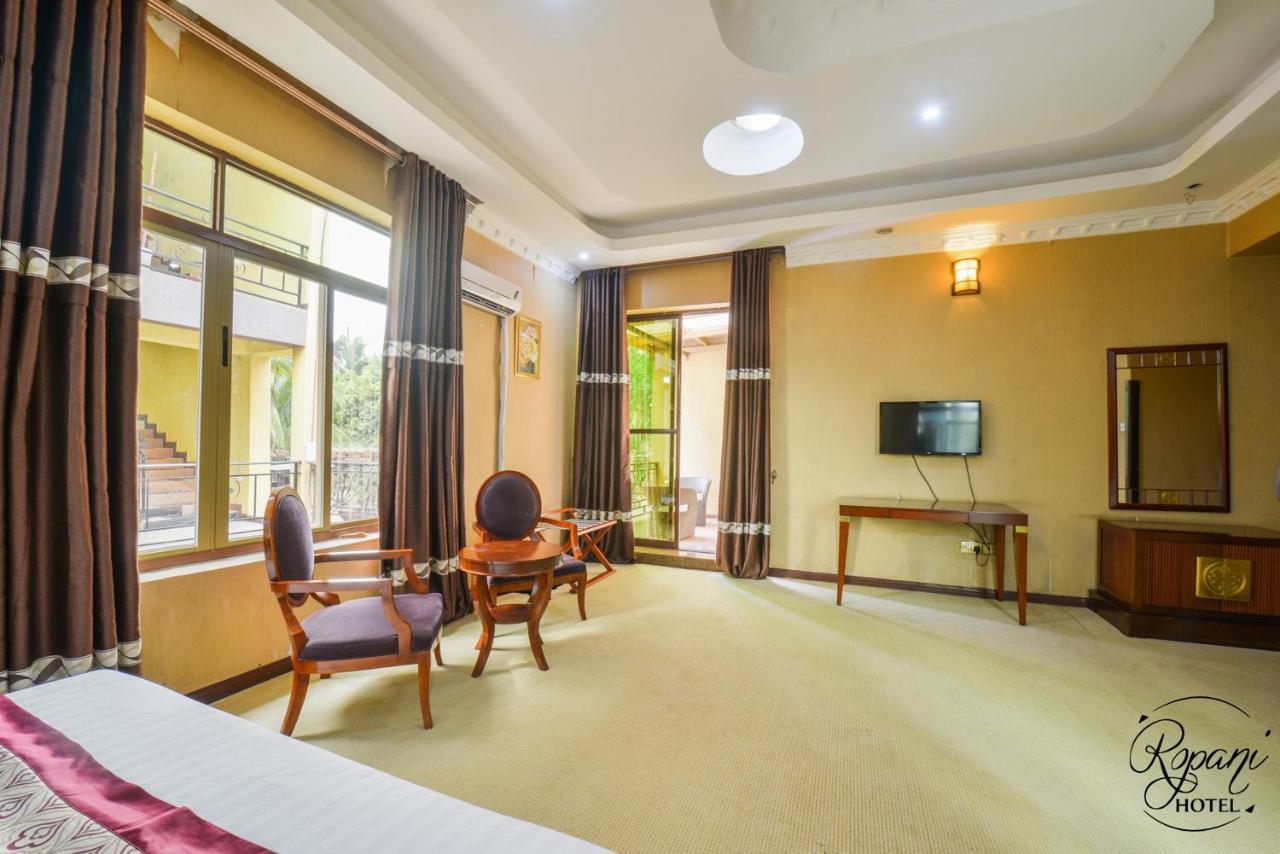 Ropani Hotel Kitende Экстерьер фото