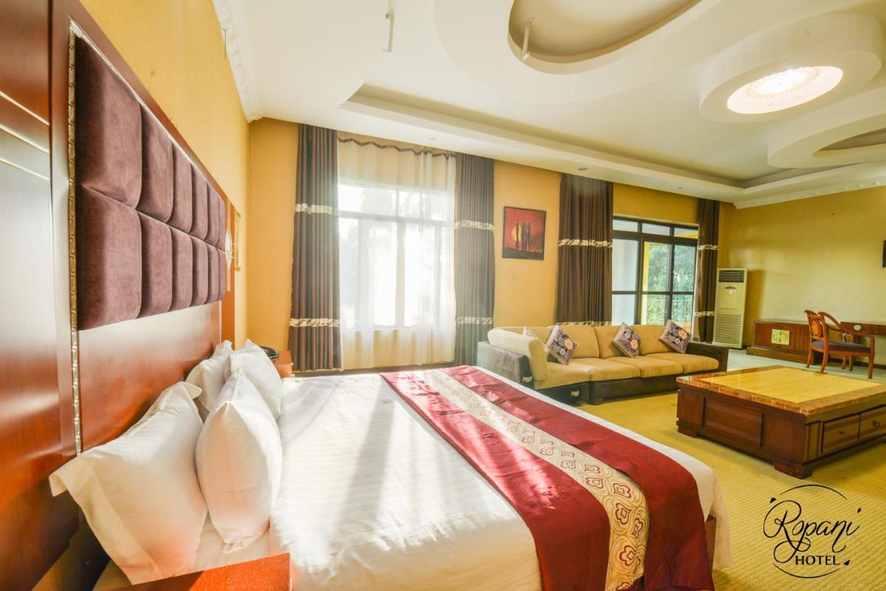 Ropani Hotel Kitende Экстерьер фото