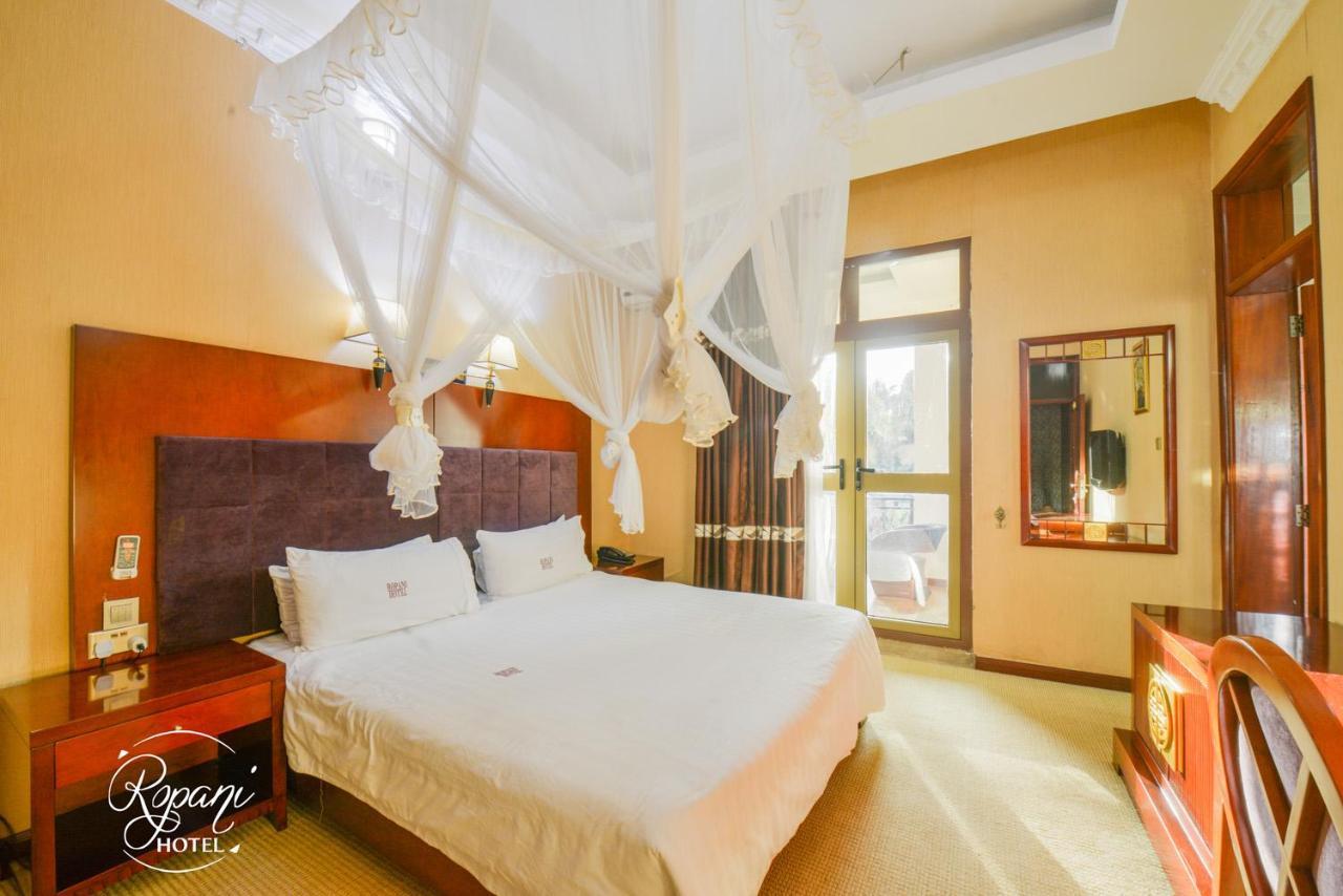 Ropani Hotel Kitende Экстерьер фото