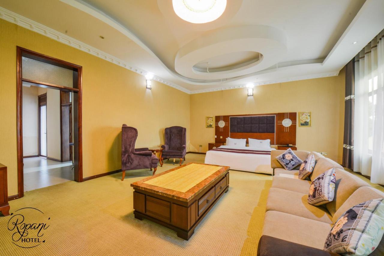 Ropani Hotel Kitende Экстерьер фото