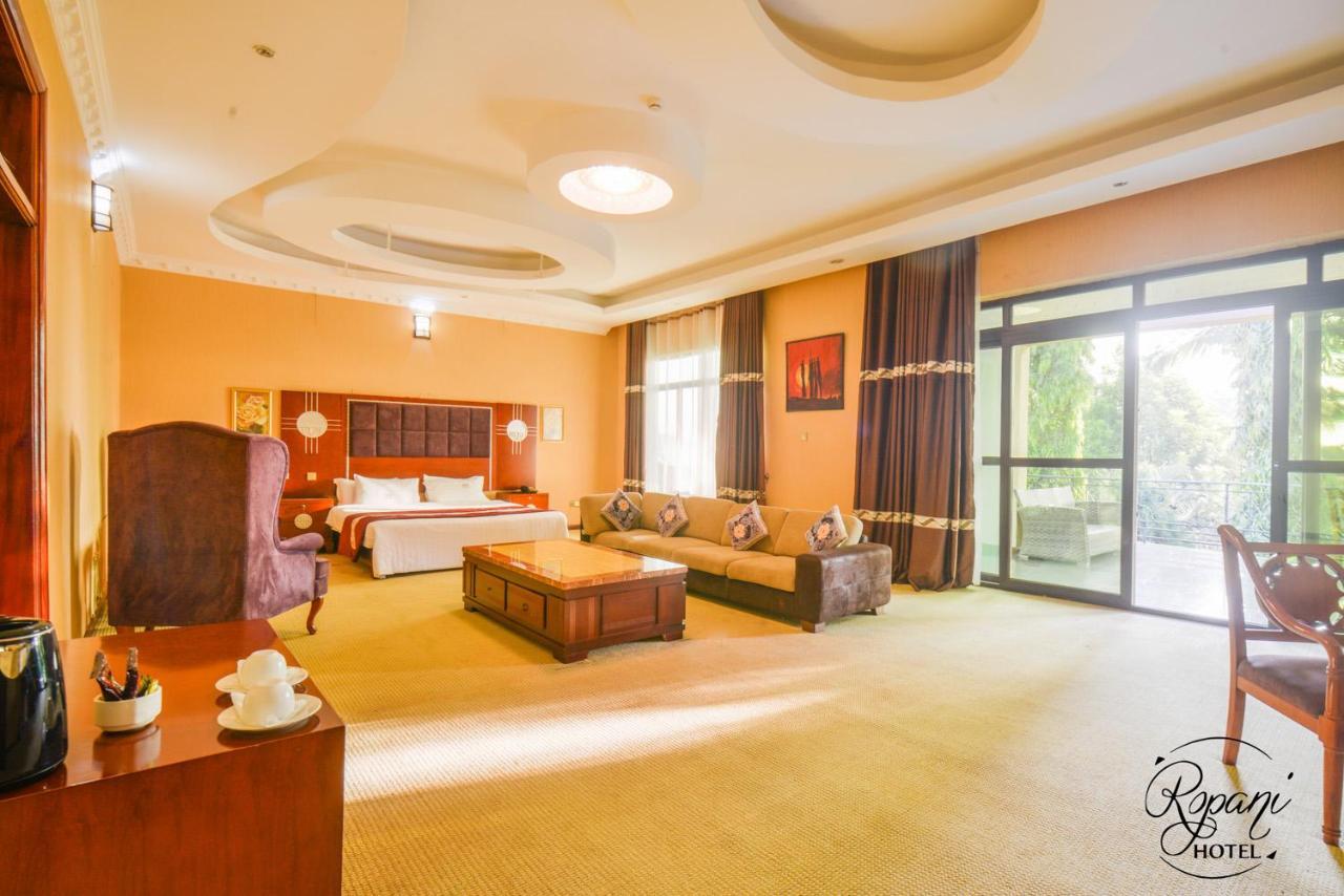Ropani Hotel Kitende Экстерьер фото