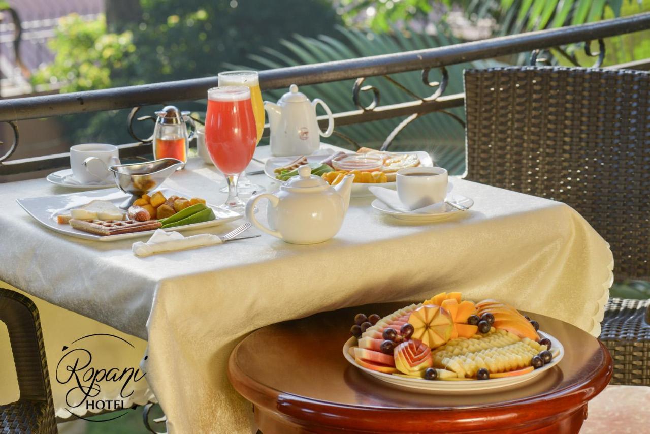 Ropani Hotel Kitende Экстерьер фото