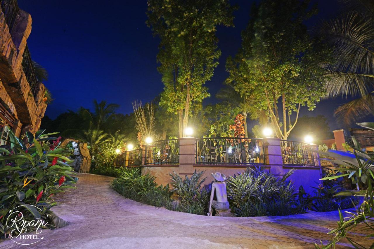 Ropani Hotel Kitende Экстерьер фото