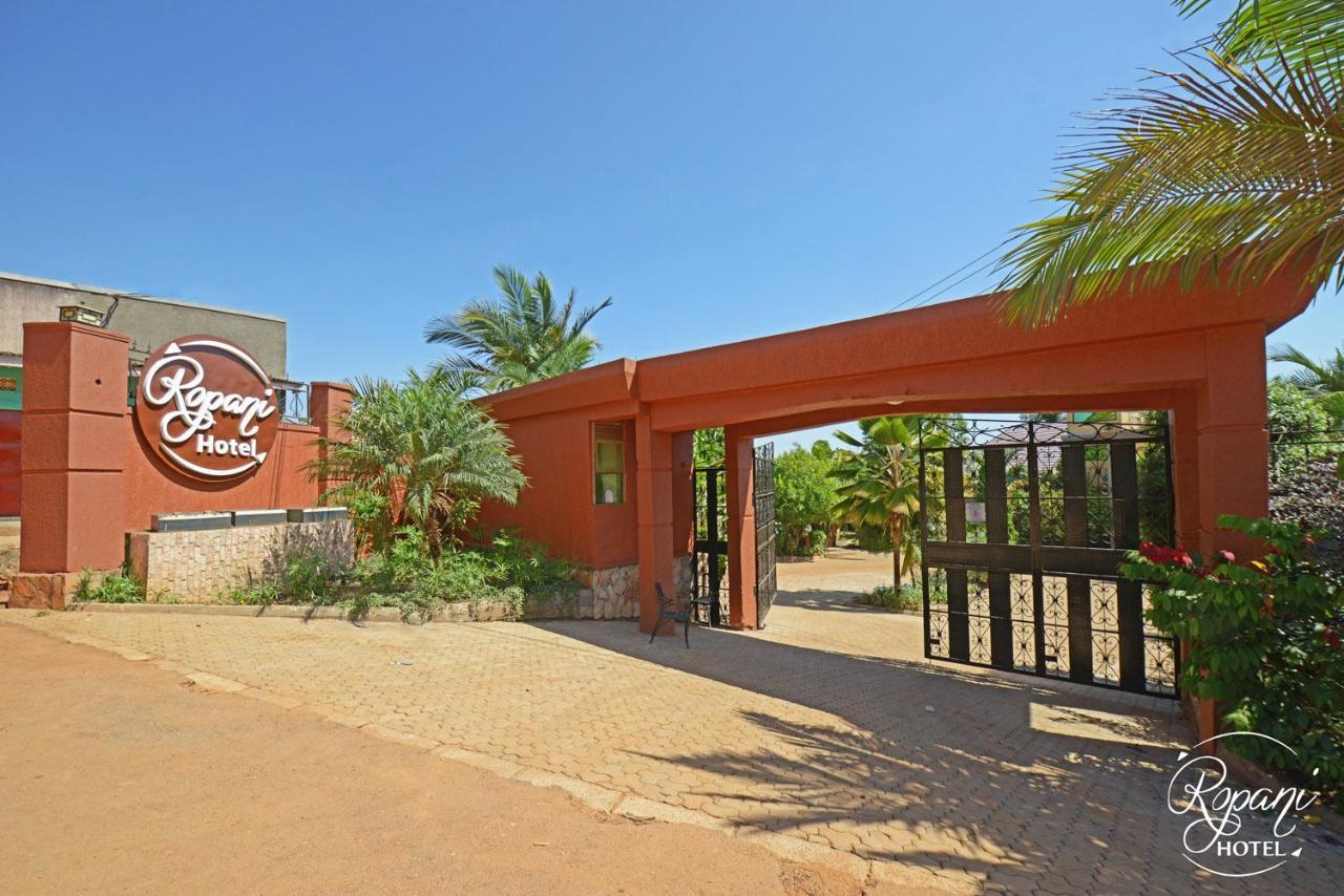 Ropani Hotel Kitende Экстерьер фото