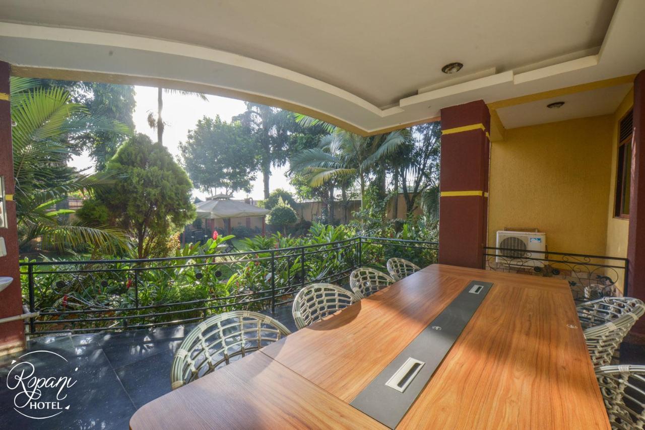 Ropani Hotel Kitende Экстерьер фото