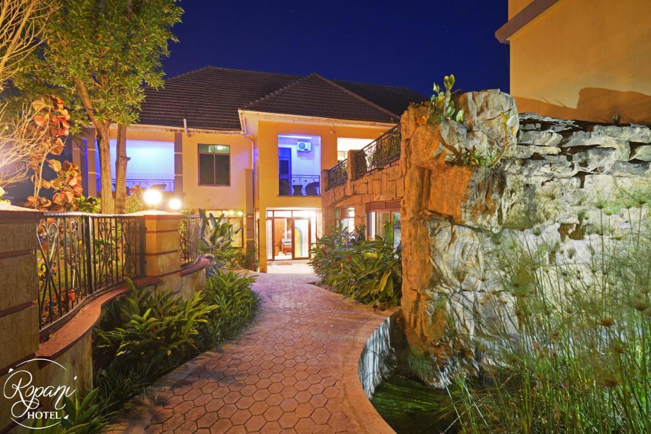 Ropani Hotel Kitende Экстерьер фото